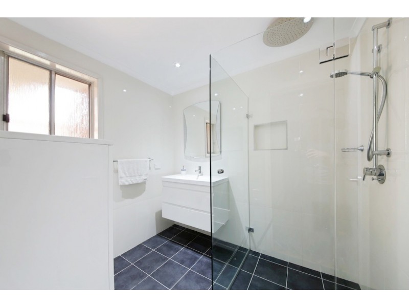5 Manam Place, Glenfield NSW 2167