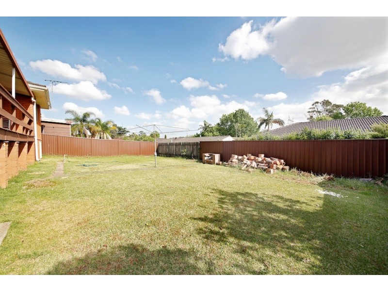 5 Manam Place, Glenfield NSW 2167