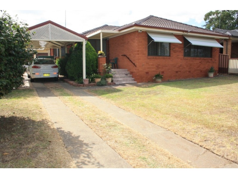 35 Atchison Road, Macquarie Fields NSW 2564