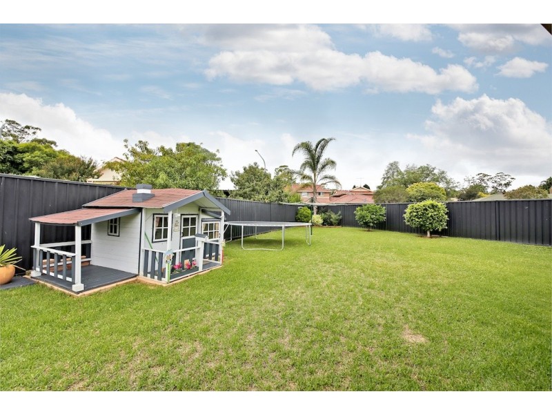 21 Mentha Place, Macquarie Fields NSW 2564