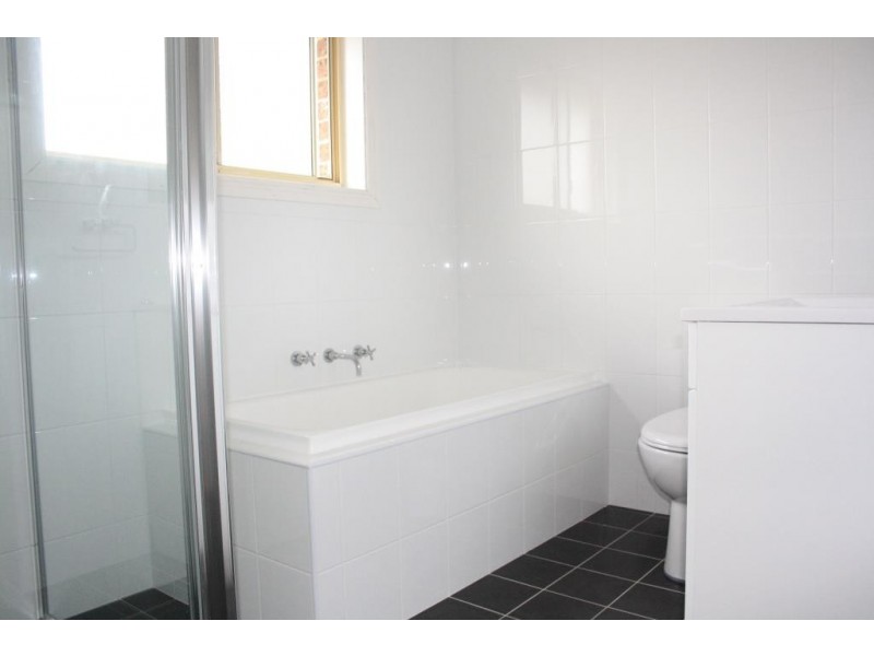 3/17 Third Ave, Macquarie Fields NSW 2564