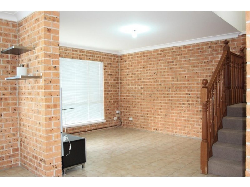 3/17 Third Ave, Macquarie Fields NSW 2564
