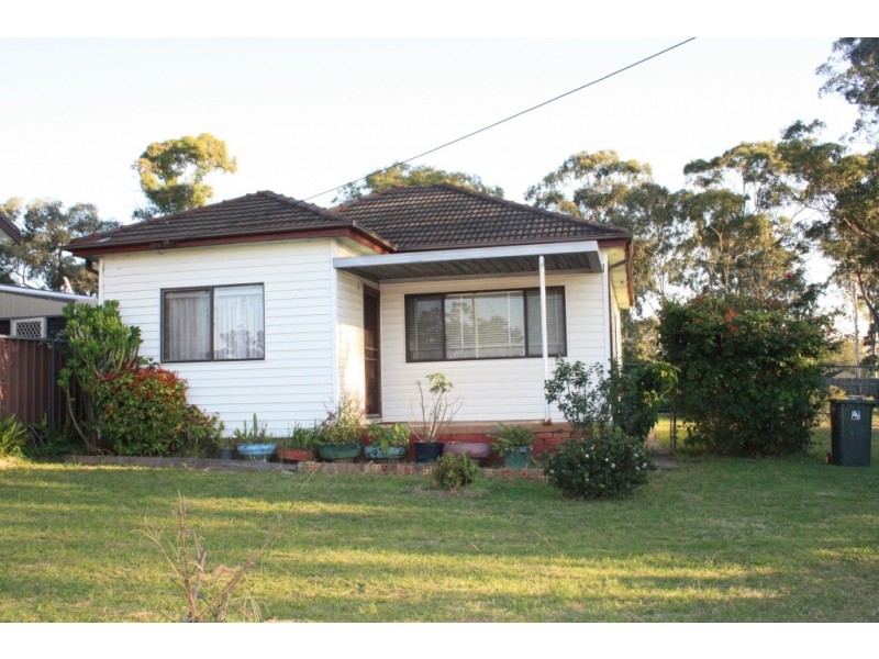 13 Chesham Parade, Glenfield NSW 2167