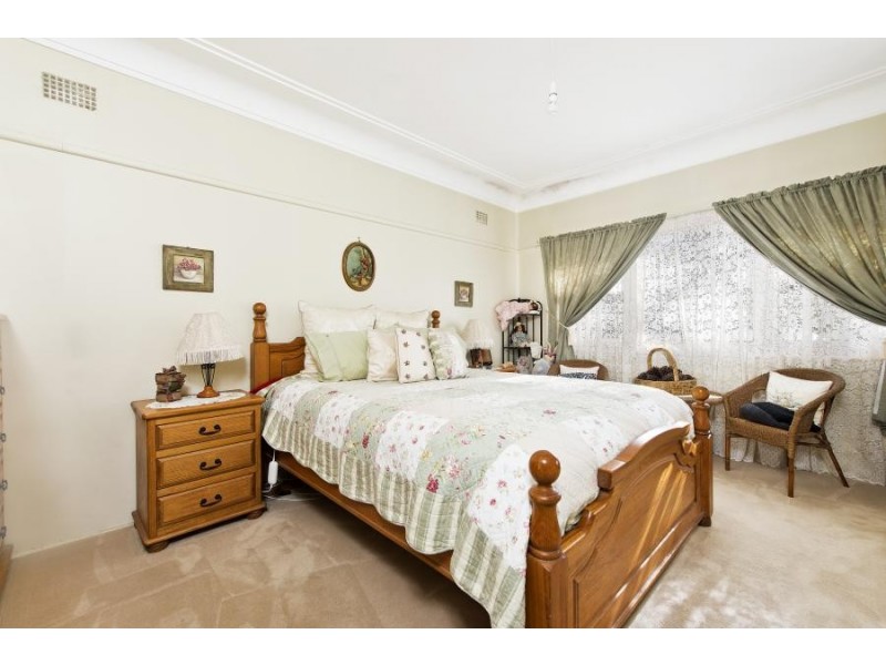 44 WARATAH CRESCENT, Macquarie Fields NSW 2564