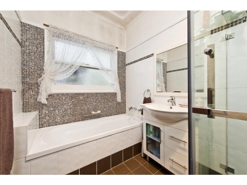 44 WARATAH CRESCENT, Macquarie Fields NSW 2564