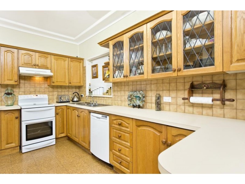 44 WARATAH CRESCENT, Macquarie Fields NSW 2564