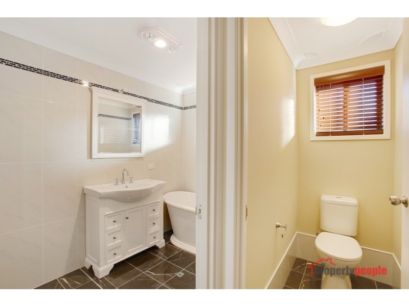 2 Mongon Place, St Helens Park NSW 2560