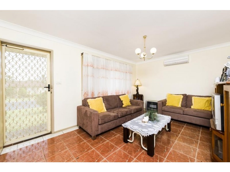 10 Lobelia Street, Macquarie Fields NSW 2564