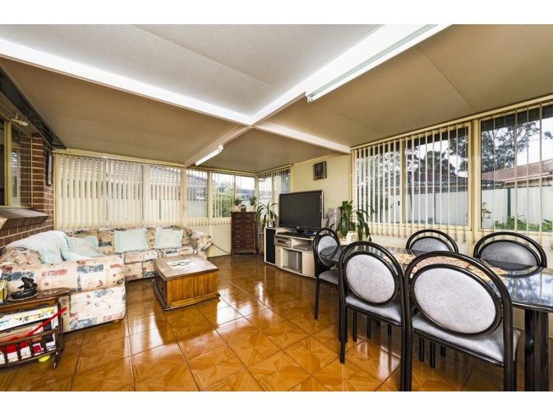 10 Lobelia Street, Macquarie Fields NSW 2564