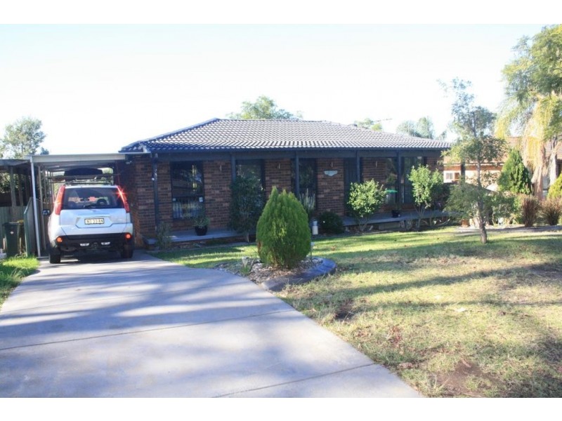15 Balimo Pl, Glenfield NSW 2167