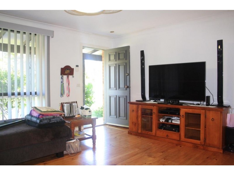 15 Balimo Pl, Glenfield NSW 2167