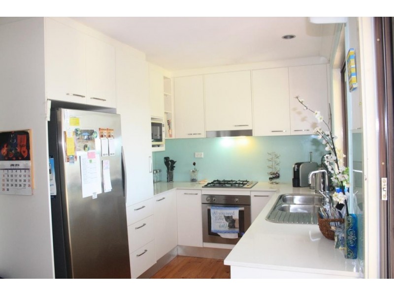 15 Balimo Pl, Glenfield NSW 2167