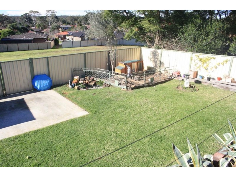 15 Balimo Pl, Glenfield NSW 2167