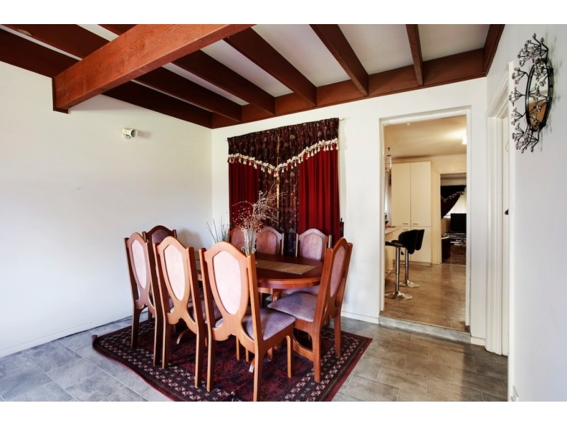 9 HOVEA PLACE, Macquarie Fields NSW 2564