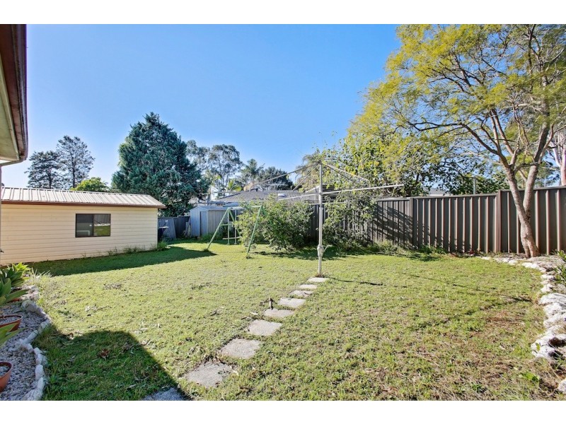 9 HOVEA PLACE, Macquarie Fields NSW 2564