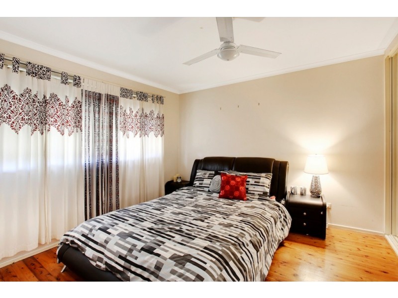 9 HOVEA PLACE, Macquarie Fields NSW 2564