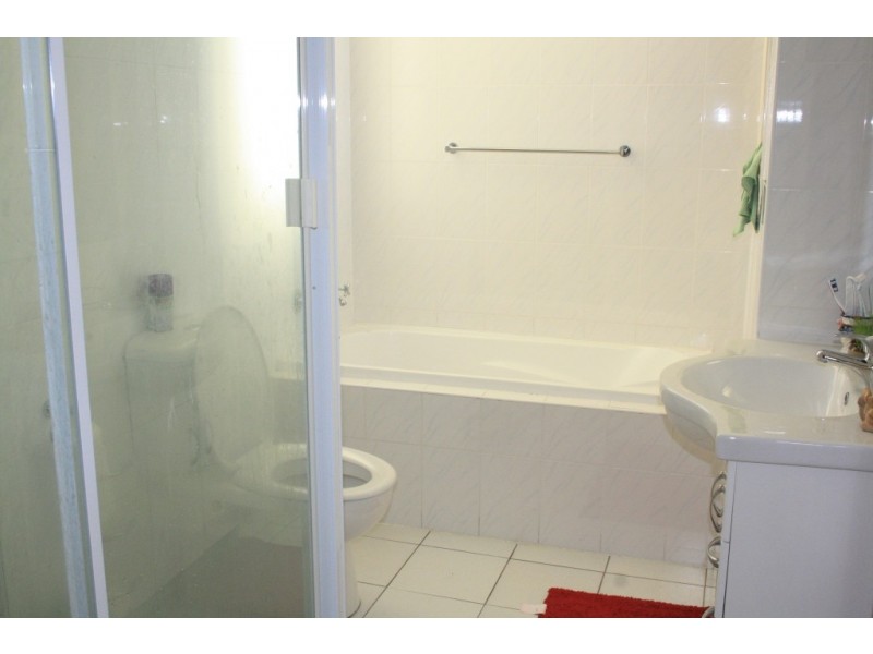 2/2 Myee Rd, Macquarie Fields NSW 2564