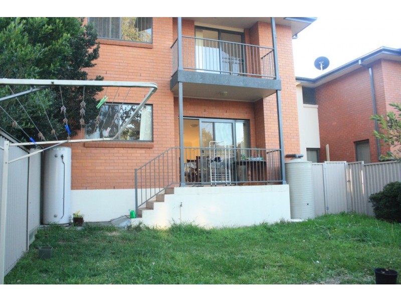 2/2 Myee Rd, Macquarie Fields NSW 2564