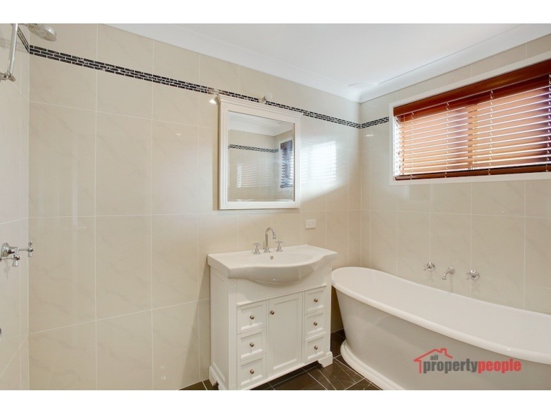 2 Mongon Place, St Helens Park NSW 2560