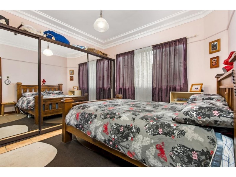 42 Waratah Cr, Macquarie Fields NSW 2564