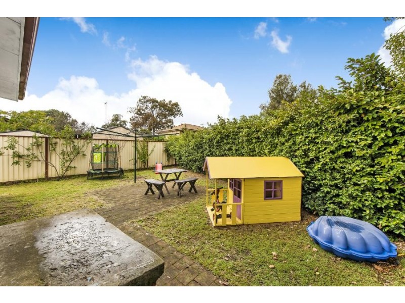 42 Waratah Cr, Macquarie Fields NSW 2564