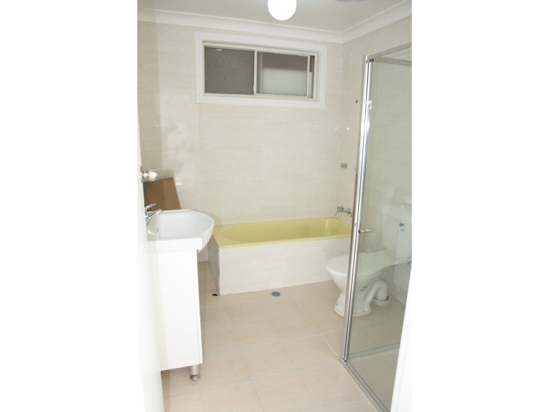 100 Camberland Rd, Ingleburn NSW 2565