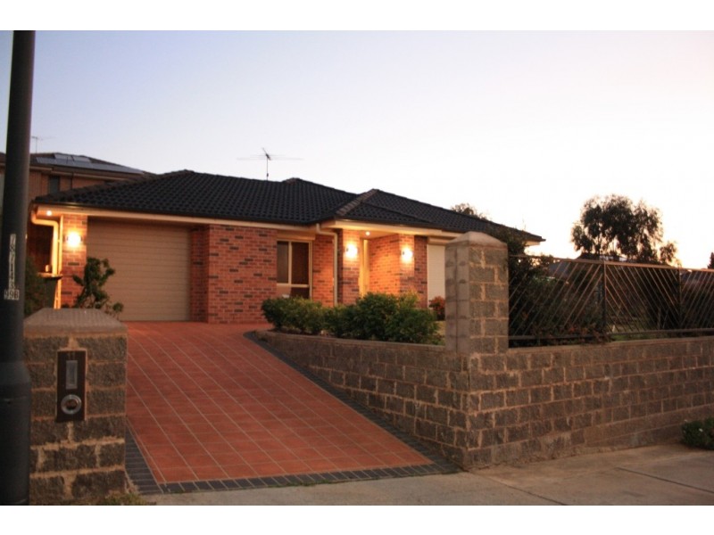 11 Tinderry ave, Minto NSW 2566
