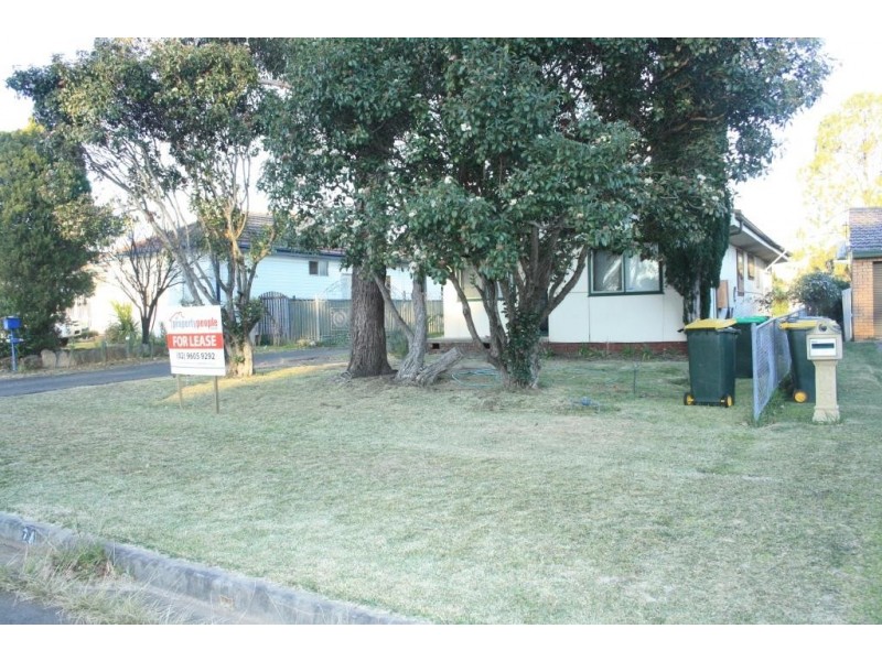 24 Waratah Cr, Macquarie Fields NSW 2564