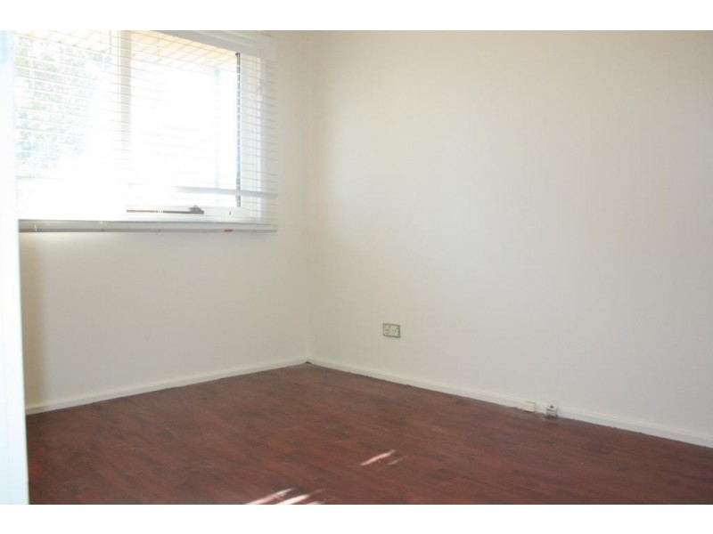 24 Waratah Cr, Macquarie Fields NSW 2564