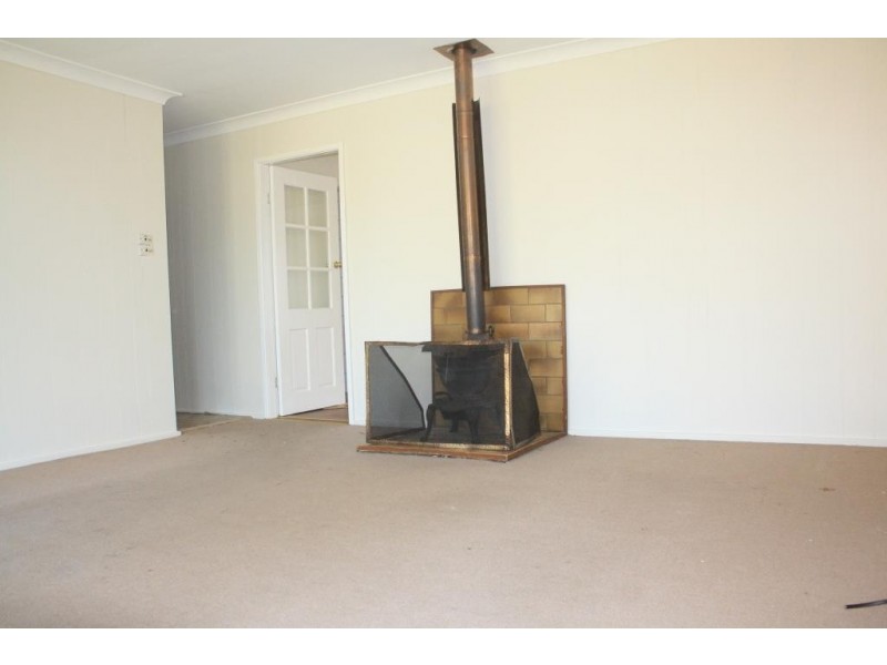 24 Waratah Cr, Macquarie Fields NSW 2564