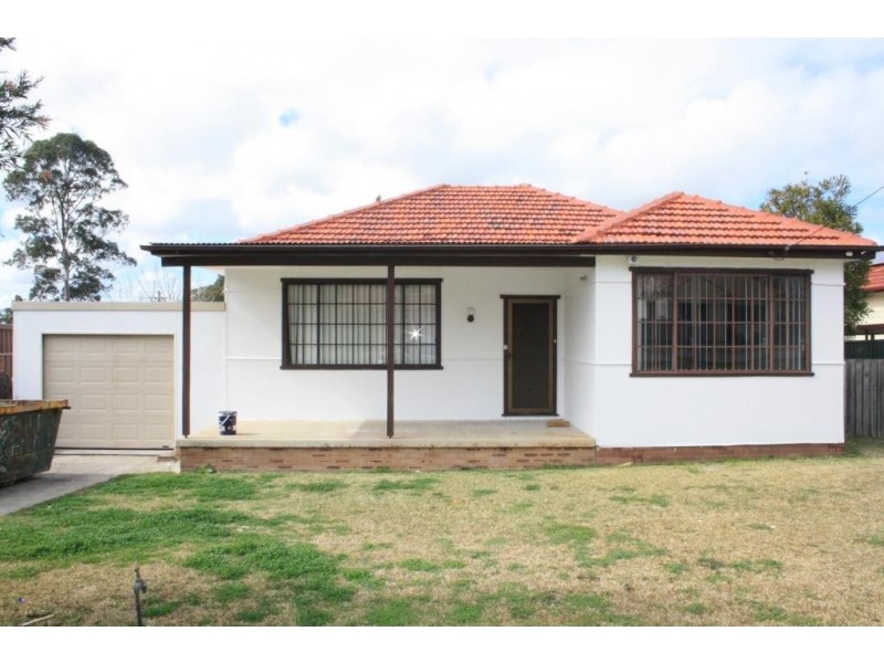 1 Wattle Avenue, Macquarie Fields NSW 2564