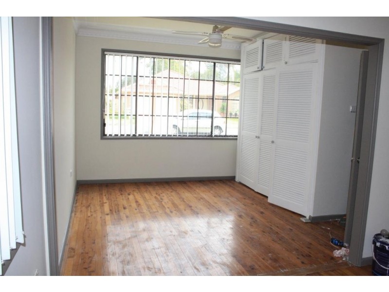 1 Wattle Avenue, Macquarie Fields NSW 2564