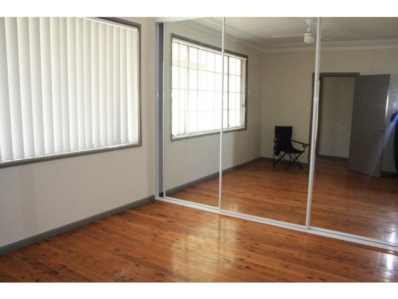 1 Wattle Avenue, Macquarie Fields NSW 2564