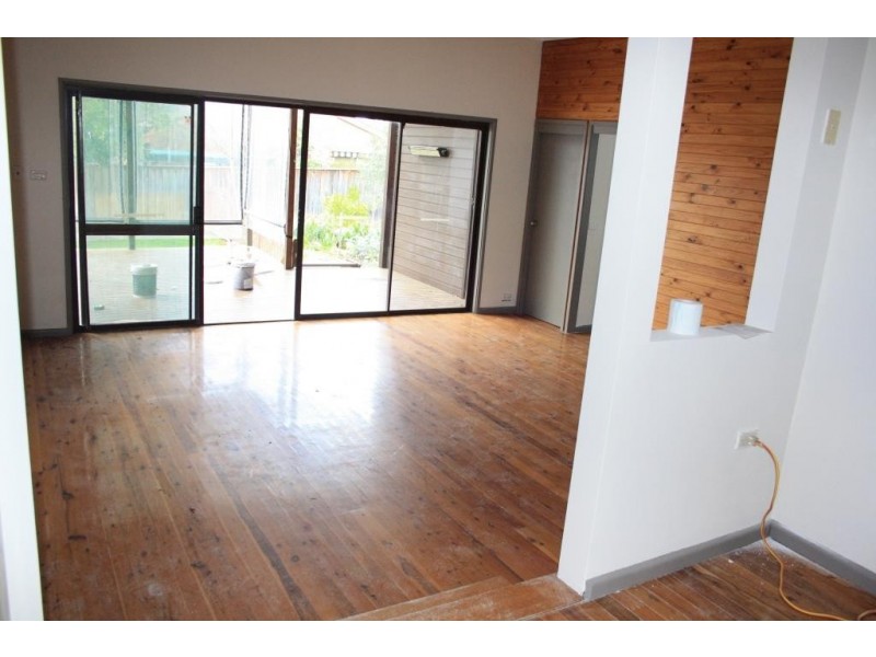 1 Wattle Avenue, Macquarie Fields NSW 2564