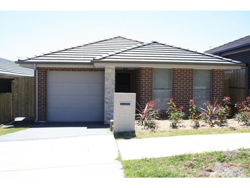 31 Woodroffe St, Minto NSW 2566