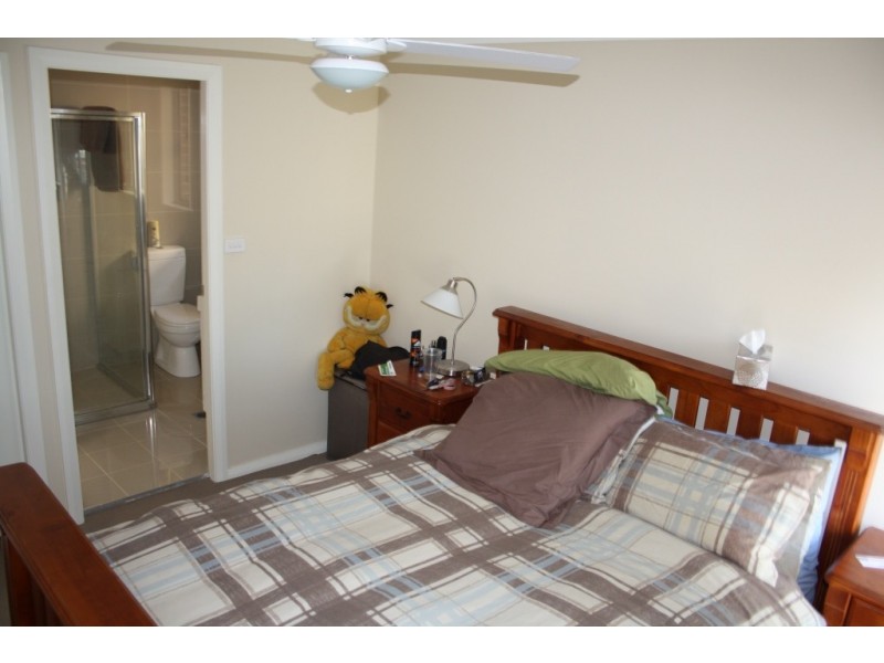 31 Woodroffe St, Minto NSW 2566