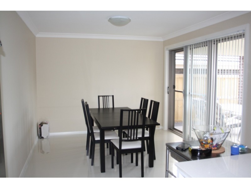 31 Woodroffe St, Minto NSW 2566