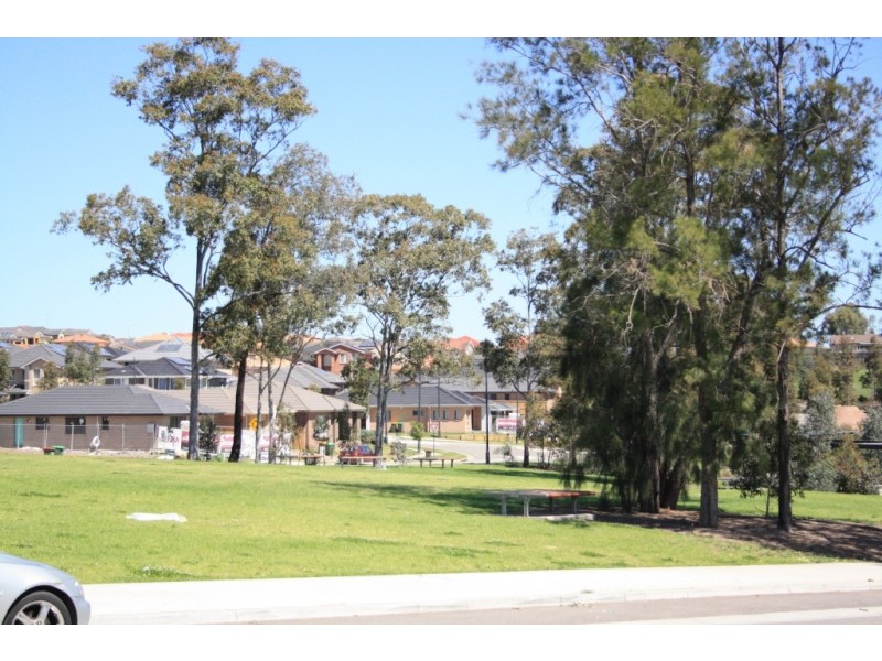 31 Woodroffe St, Minto NSW 2566