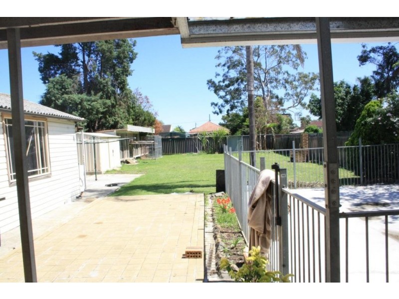 53 Edgar St, Macquarie Fields NSW 2564