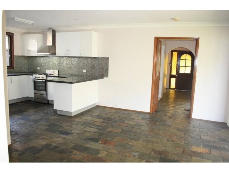 130 Evelyn St, Macquarie Fields NSW 2564