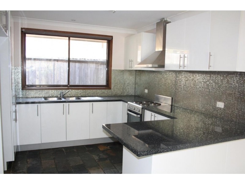 130 Evelyn St, Macquarie Fields NSW 2564