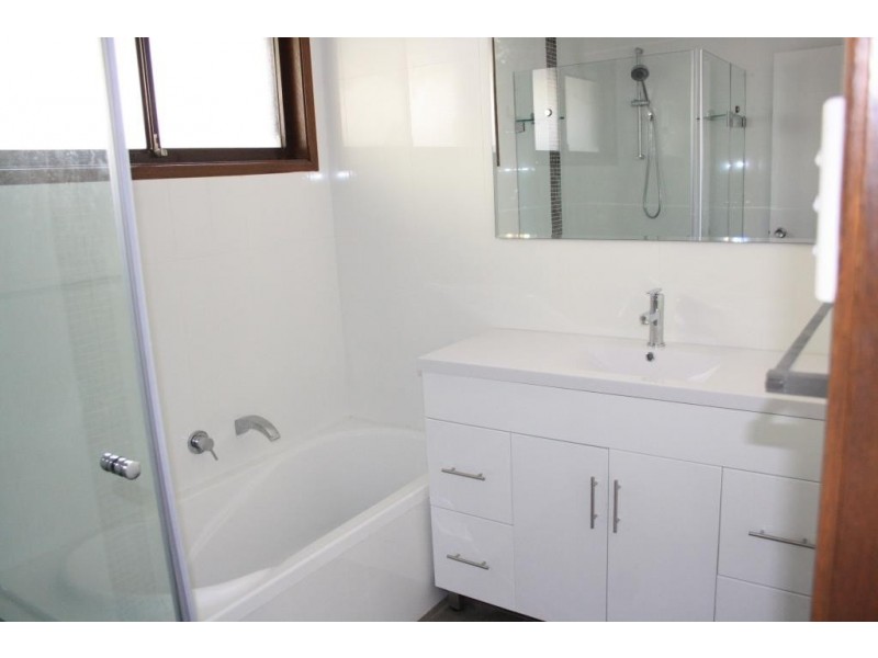 130 Evelyn St, Macquarie Fields NSW 2564