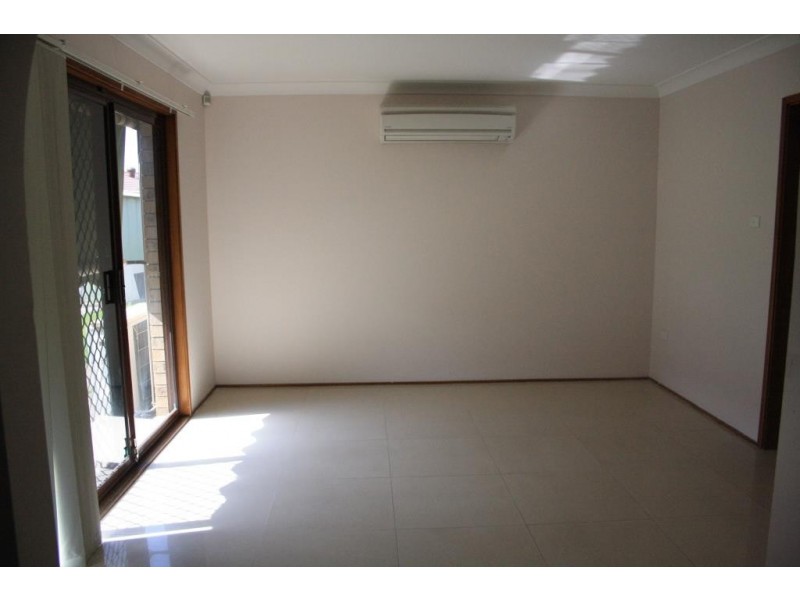 130 Evelyn St, Macquarie Fields NSW 2564