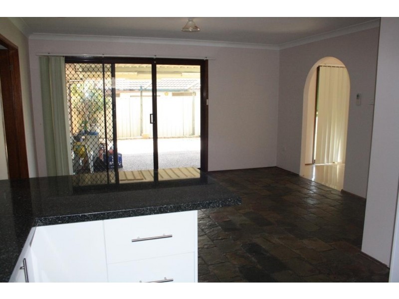 130 Evelyn St, Macquarie Fields NSW 2564