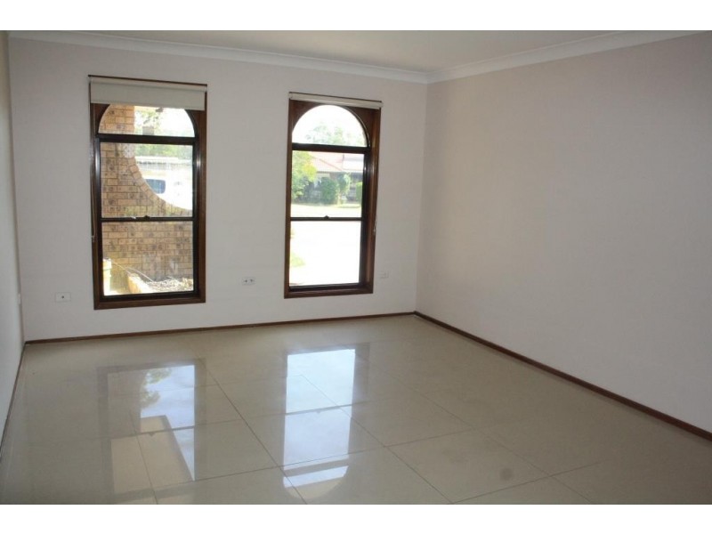 130 Evelyn St, Macquarie Fields NSW 2564