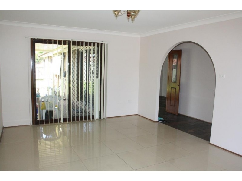 130 Evelyn St, Macquarie Fields NSW 2564