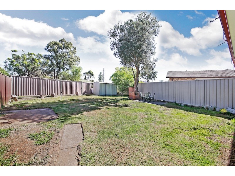 9 Oprey Cl, Minto NSW 2566