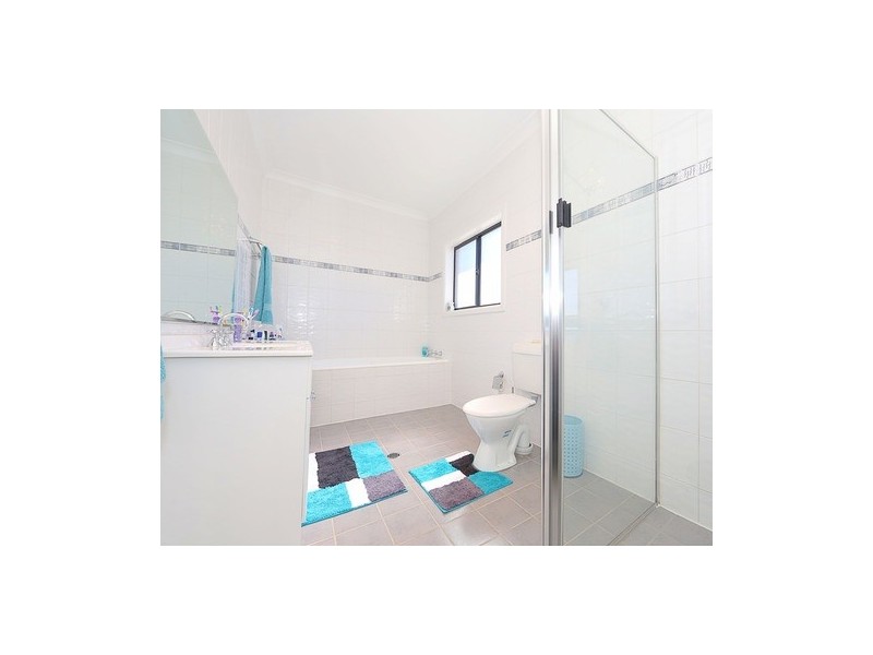 2/22-24 Chrysanthemum Ave, Lurnea NSW 2170