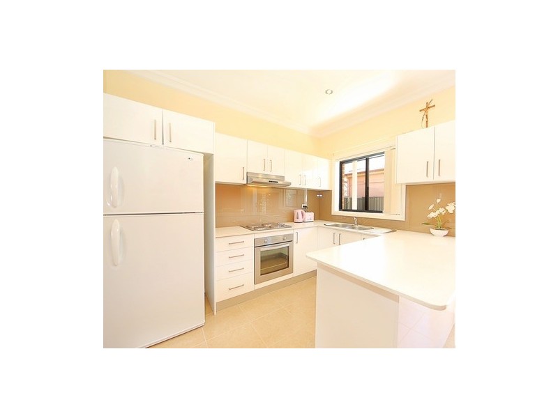 2/22-24 Chrysanthemum Ave, Lurnea NSW 2170