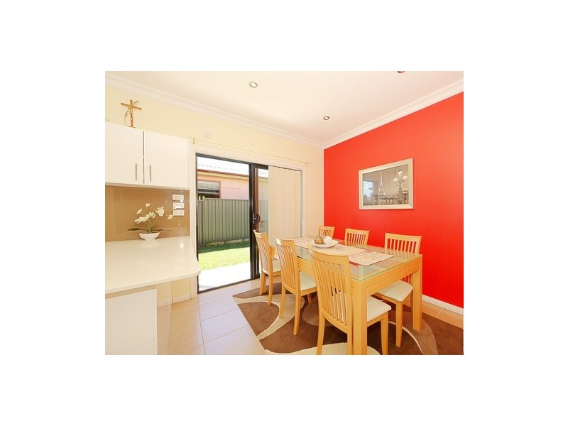 2/22-24 Chrysanthemum Ave, Lurnea NSW 2170